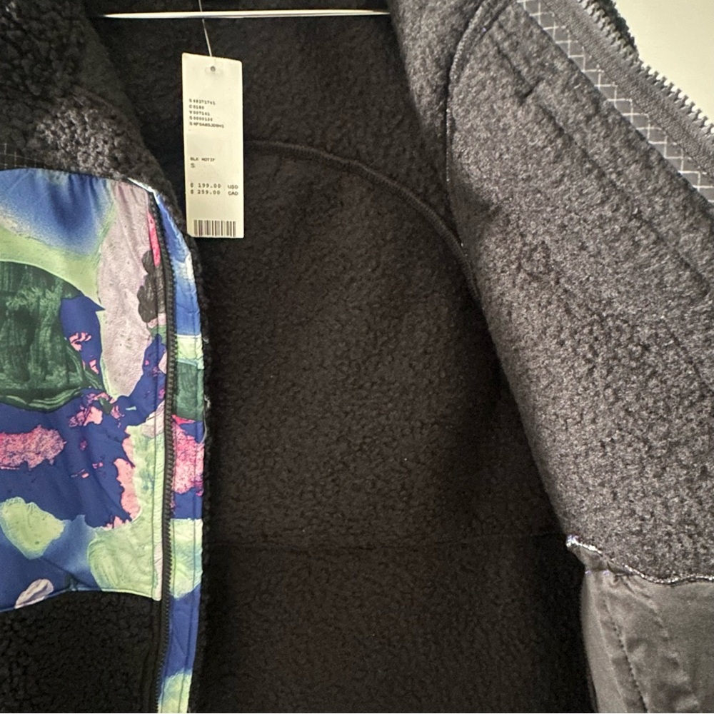 The North Face Women’s Retro Denali Jacket - Picture 4 of 5
